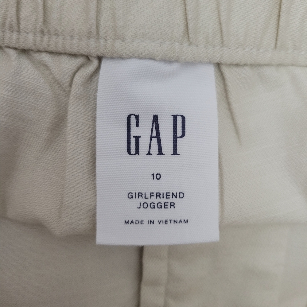 NWOT GAP Girlfriend Jogger Pants Size 10 Khaki Beige 100% Cotton Elastic Waist - Picture 3 of 4